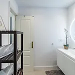 Charming And Modern 3-bedroom Duplex In Aloha Pueblo With Mountain Views *