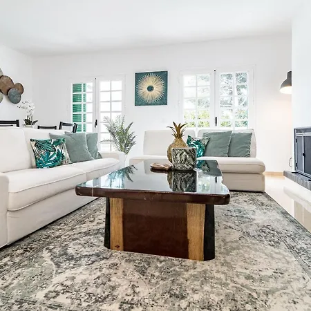 Charming And Modern 3-bedroom Duplex In Aloha Pueblo With Mountain Views Marbella