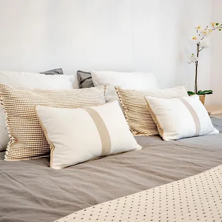 Casa vacanze Charming And Modern 3-bedroom Duplex In Aloha Pueblo With Mountain Views Marbella