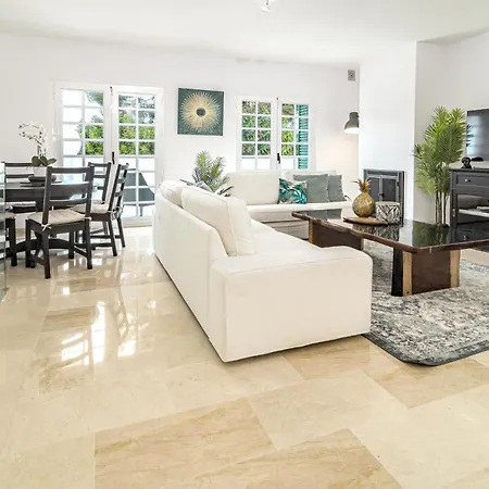Charming And Modern 3-bedroom Duplex In Aloha Pueblo With Mountain Views Marbella