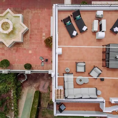 Charming And Modern 3-bedroom Duplex In Aloha Pueblo With Mountain Views Casa vacanze Marbella