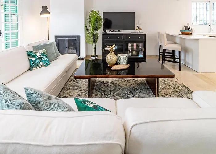 Casa vacanze Charming And Modern 3-bedroom Duplex In Aloha Pueblo With Mountain Views Marbella
