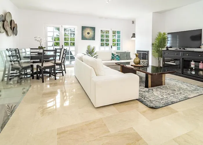 Charming And Modern 3-bedroom Duplex In Aloha Pueblo With Mountain Views Marbella