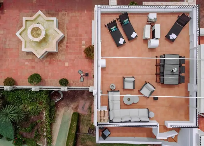 Charming And Modern 3-bedroom Duplex In Aloha Pueblo With Mountain Views Casa vacanze Marbella