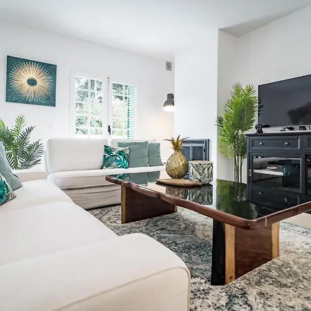 Holiday home Charming And Modern 3-bedroom Duplex In Aloha Pueblo With Mountain Views Marbella
