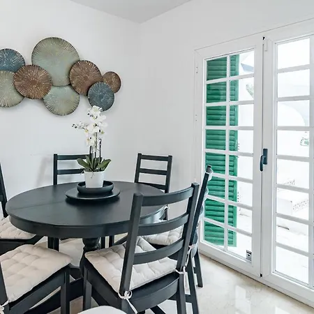 Charming And Modern 3-bedroom Duplex In Aloha Pueblo With Mountain Views Holiday home
